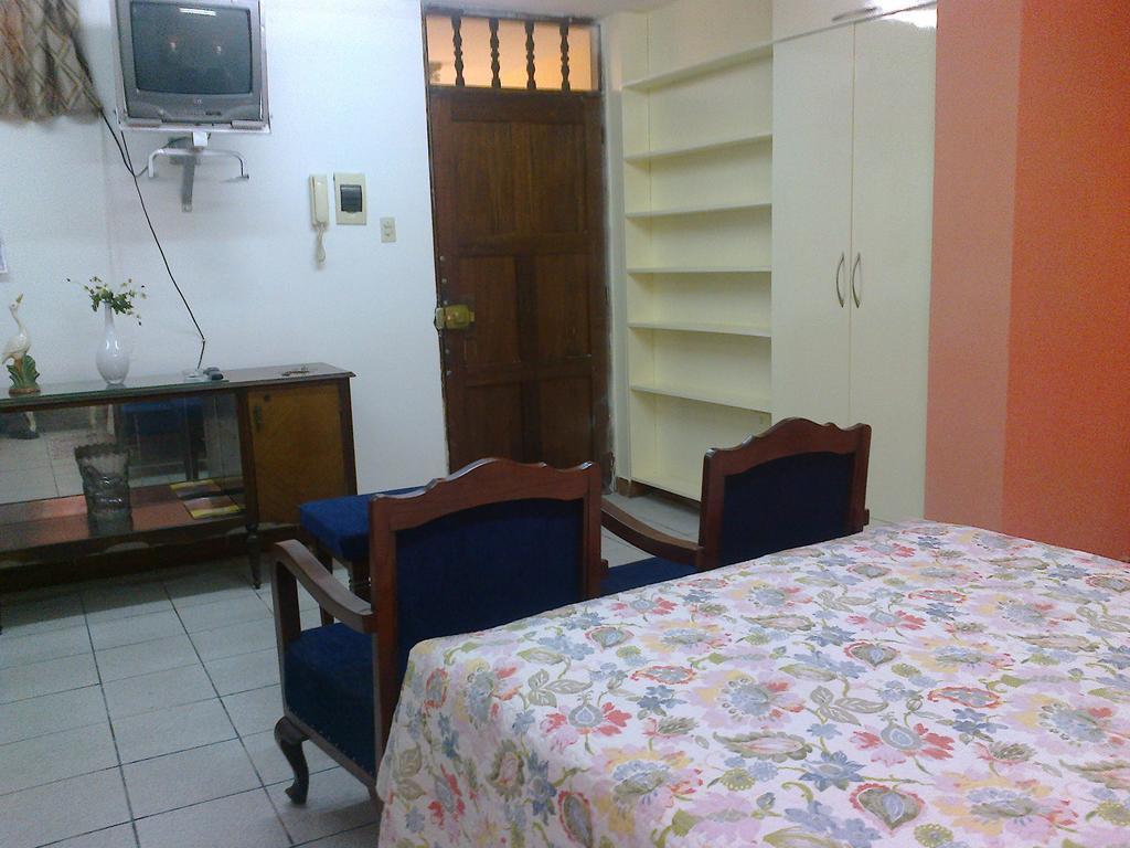 Strenua Santa Maria Suites Trujillo Szoba fotó