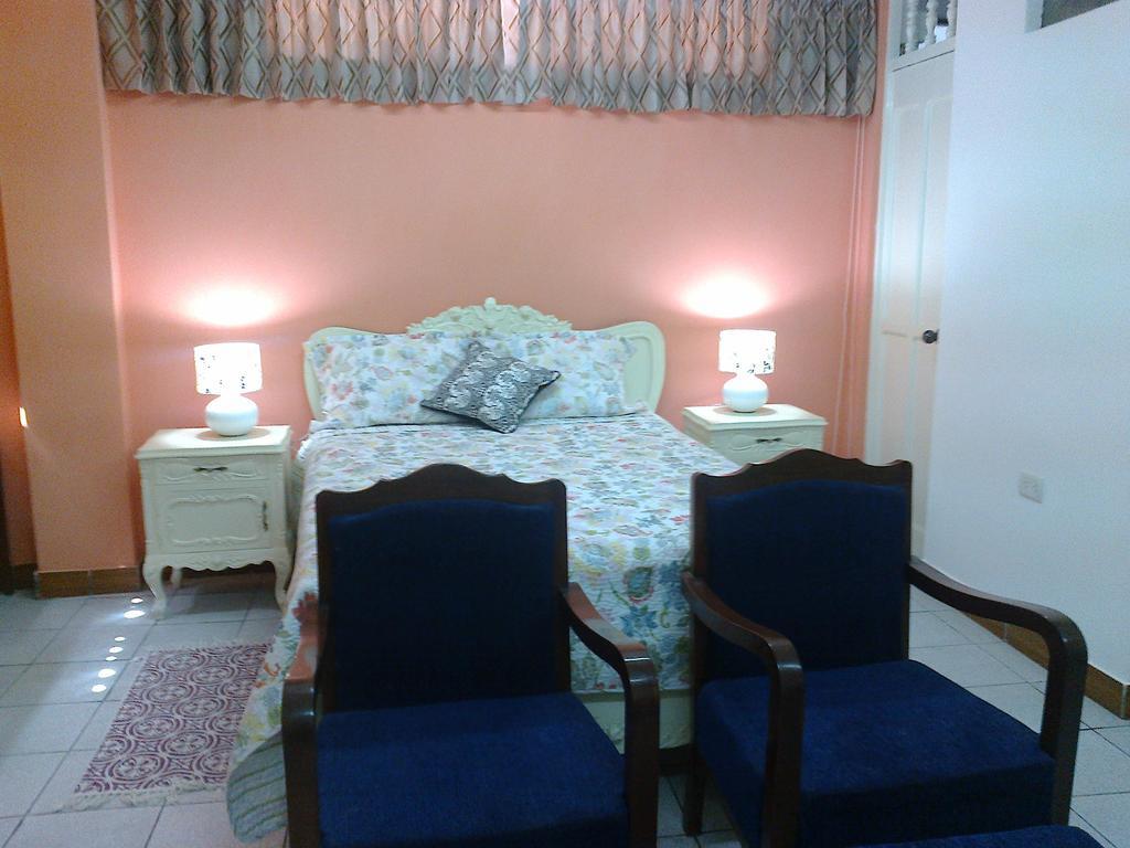 Strenua Santa Maria Suites Trujillo Szoba fotó