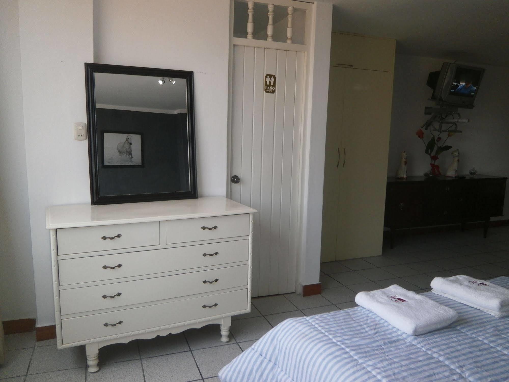 Strenua Santa Maria Suites Trujillo Kültér fotó